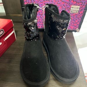 Girls Old Navy Snow boot SIZE 1